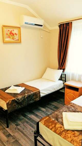 Гостиница Мечта у моря Адлер Economy Twin Room - Courtyard View-2