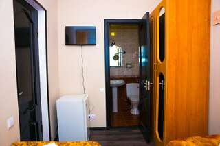 Гостиница Мечта у моря Адлер Economy Twin Room - Courtyard View-3